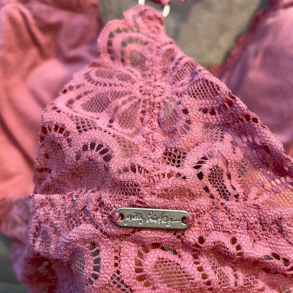 ❤️ GILLY HICKS HOLLISTER LACE BRALETTE SIZE SMALL - Picture 3 of 3